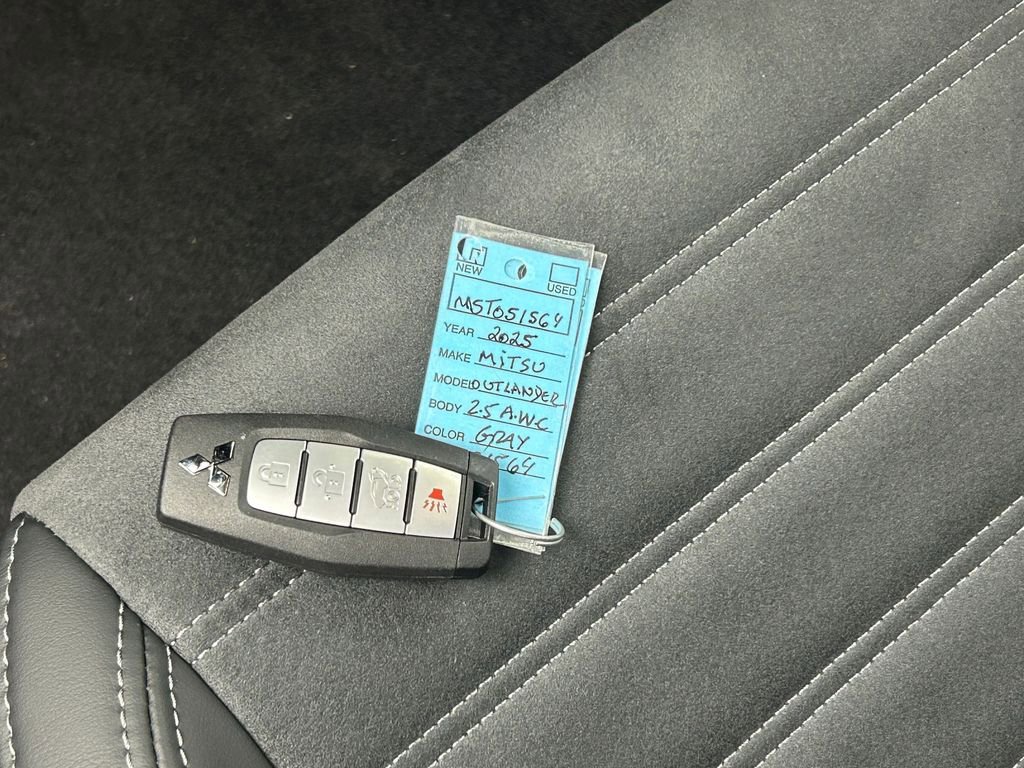 New 2025 Mitsubishi Outlander AWD image 57