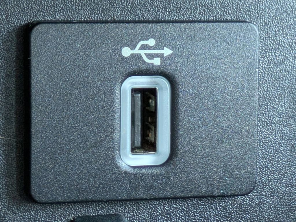 Used 2018 Ford Fusion SE w/ Fusion SE Technology Package FWD image 22