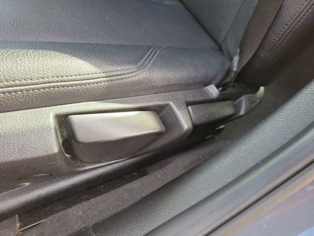 Used 2017 BMW 320i Sedan image 11