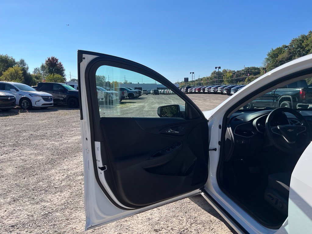 Used 2023 Chevrolet Malibu LT FWD image 14
