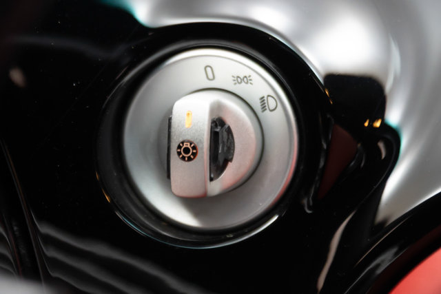 Used 2001 BMW Z8 RWD image 84
