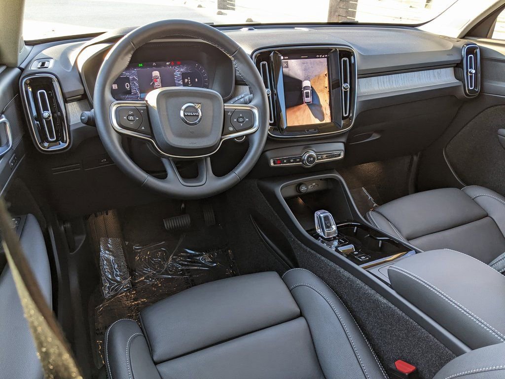 Certified 2026 Volvo XC40 B5 Plus w/ Protection Package Premier image 12
