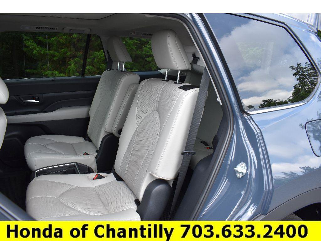 Used 2025 Toyota Grand Highlander AWD image 28