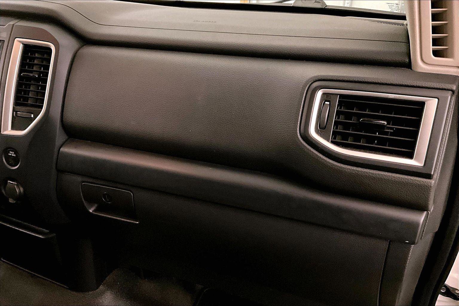 Used 2017 Nissan Titan S image 15