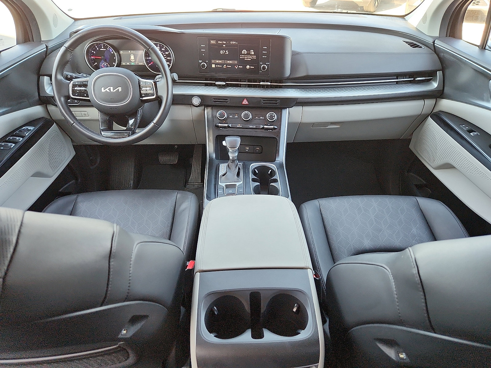 Used 2024 Kia Carnival LX image 12