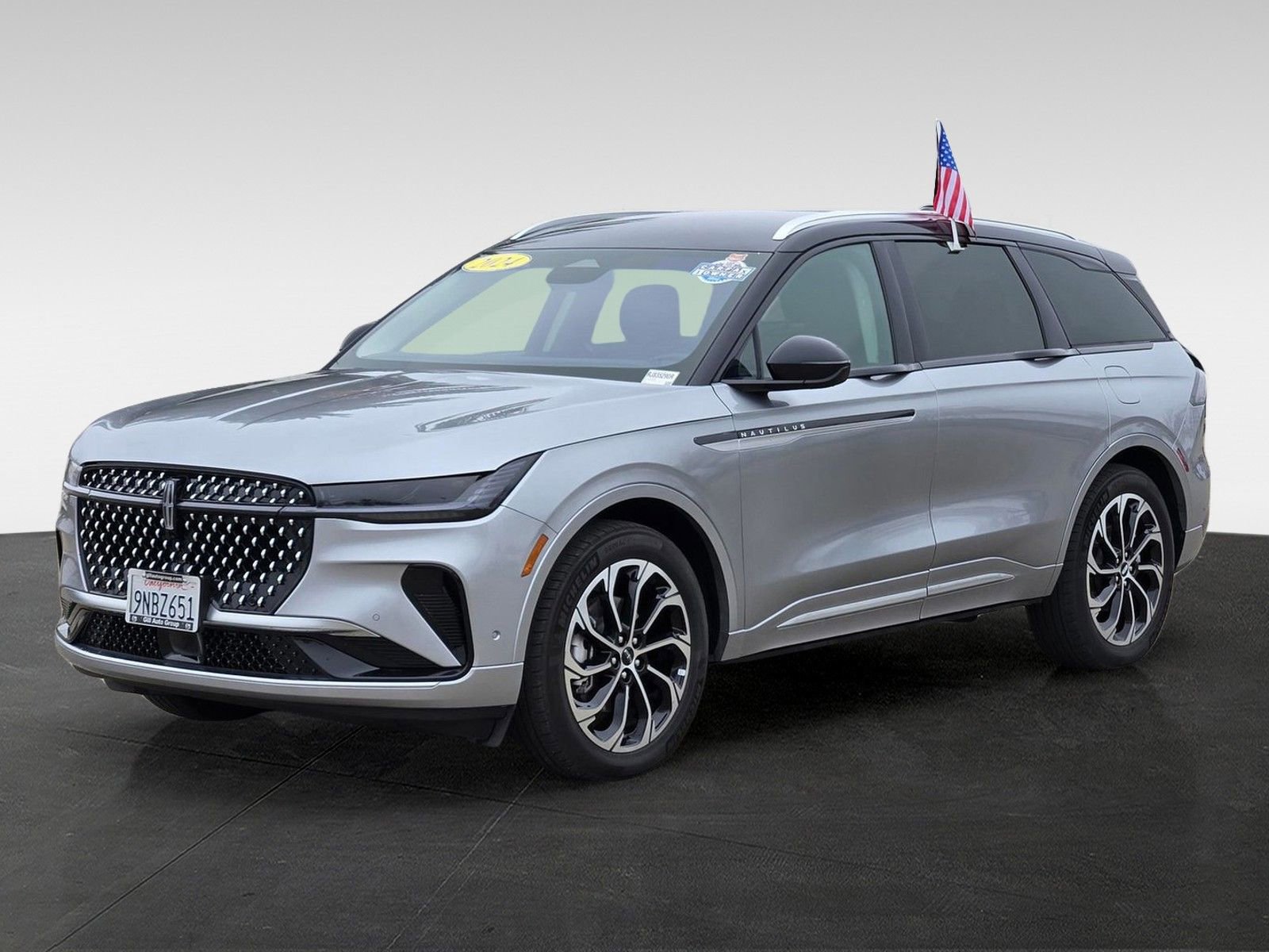 Used 2024 Lincoln Nautilus Reserve image 8