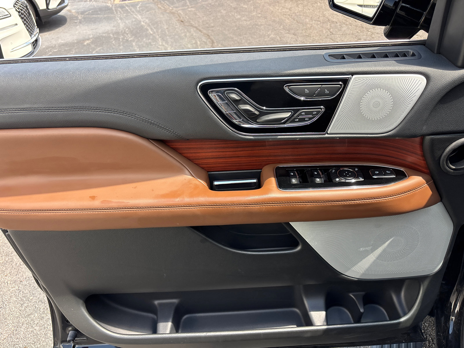 Certified 2024 Lincoln Navigator L Reserve AWD/4WD image 11