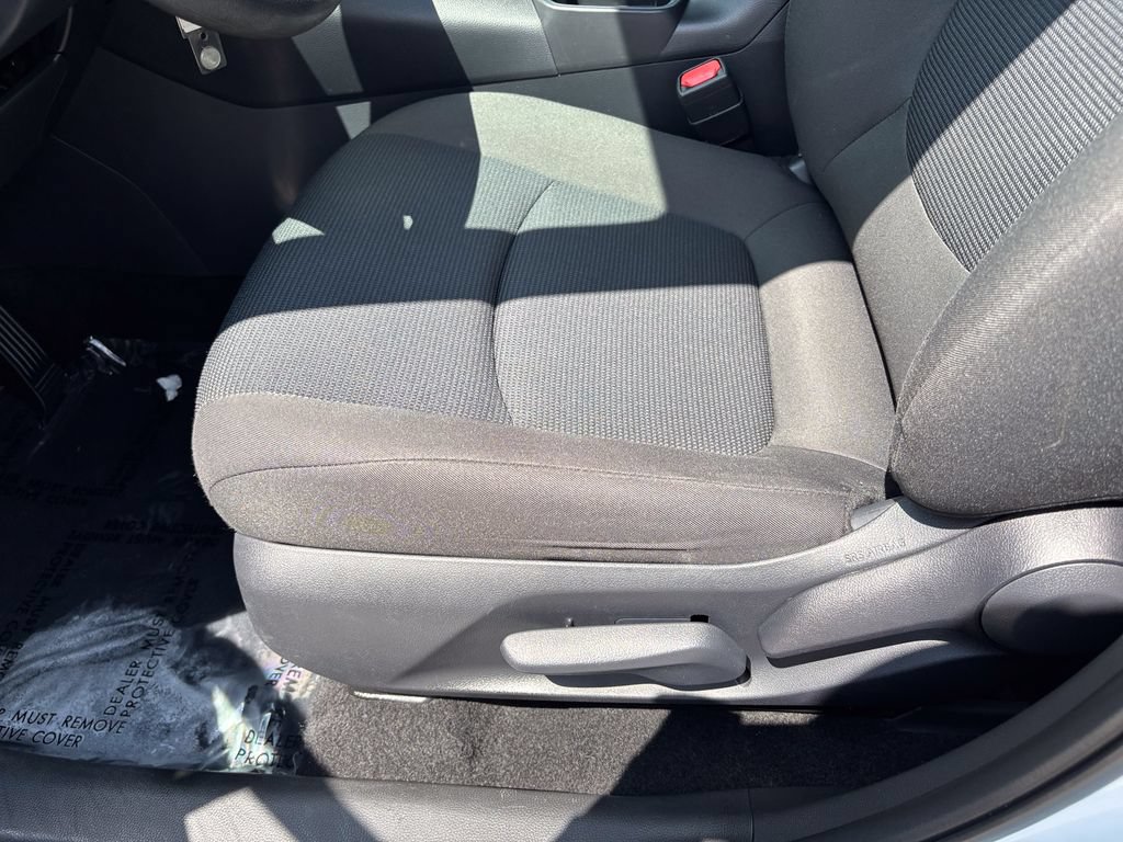 Used 2025 Toyota RAV4 LE AWD/4WD image 19