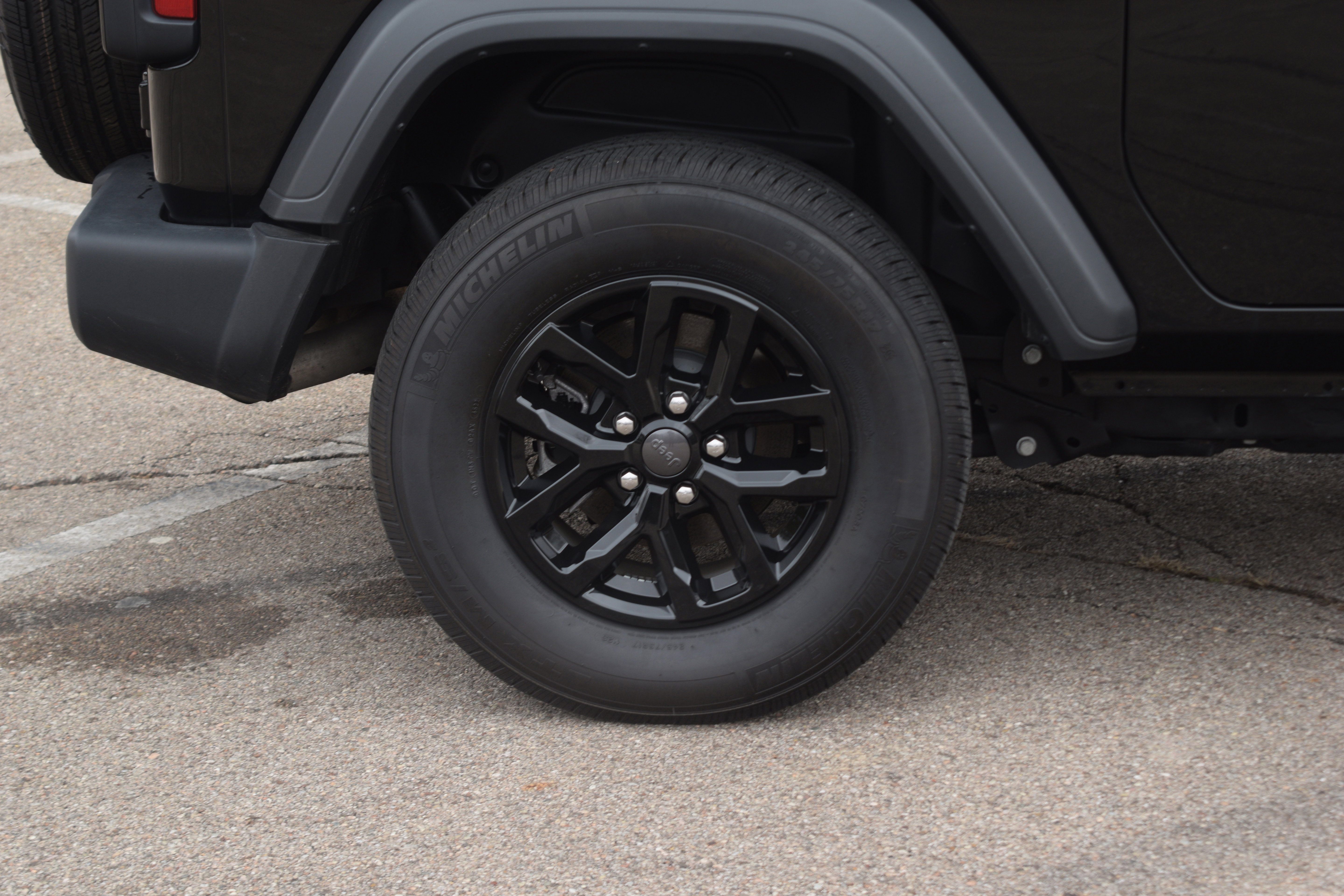 Used 2023 Jeep Wrangler Sport S image 27