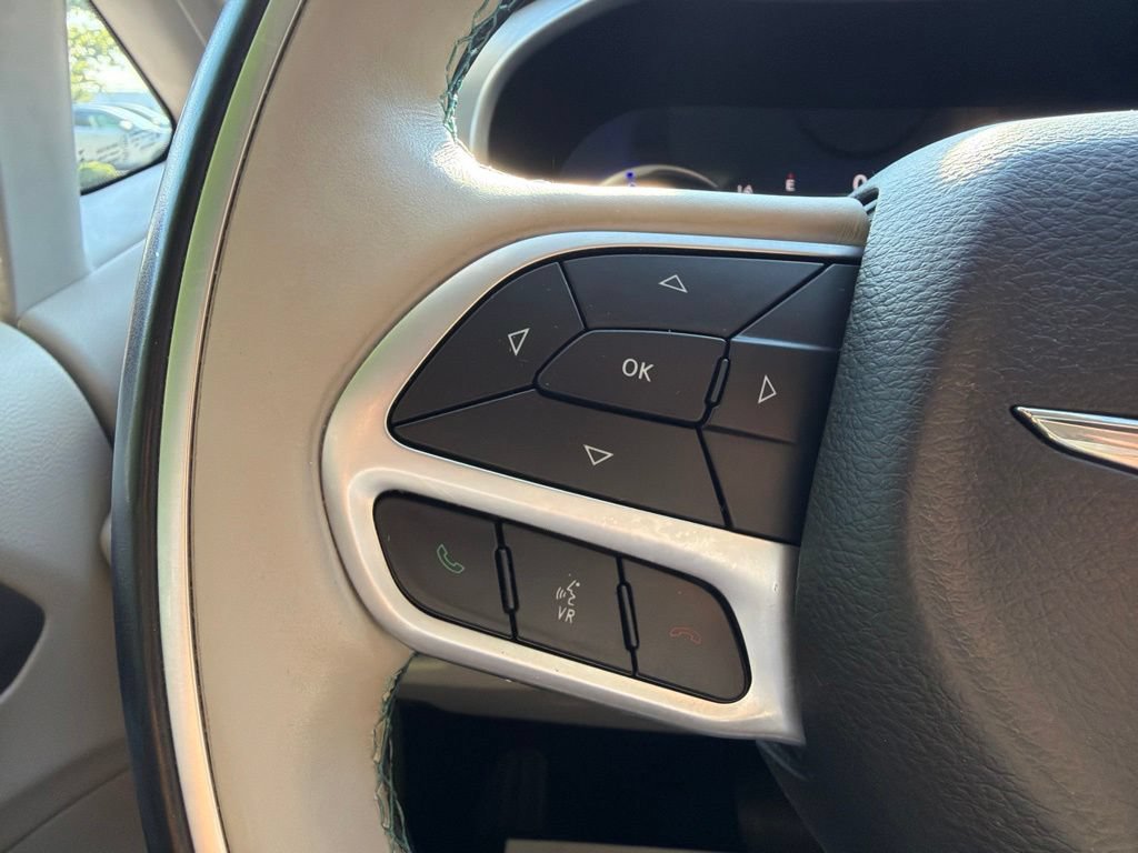 Used 2018 Chrysler Pacifica Limited w/ Advanced Safetytec Group FWD image 8