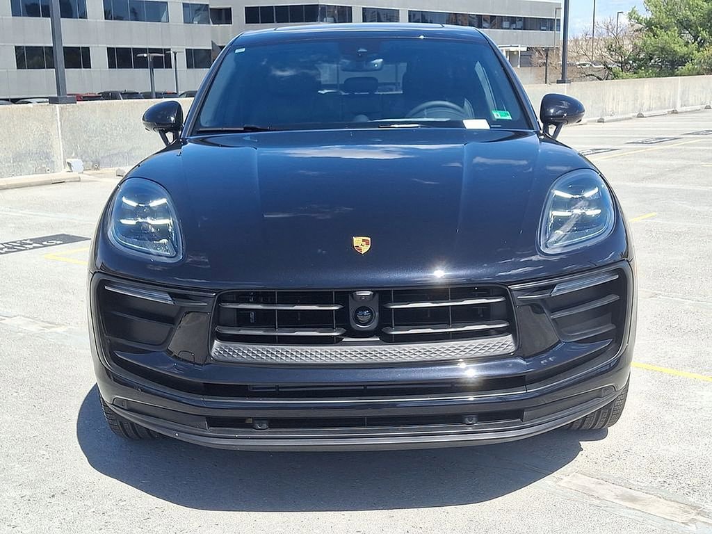 Certified 2025 Porsche Macan image 6