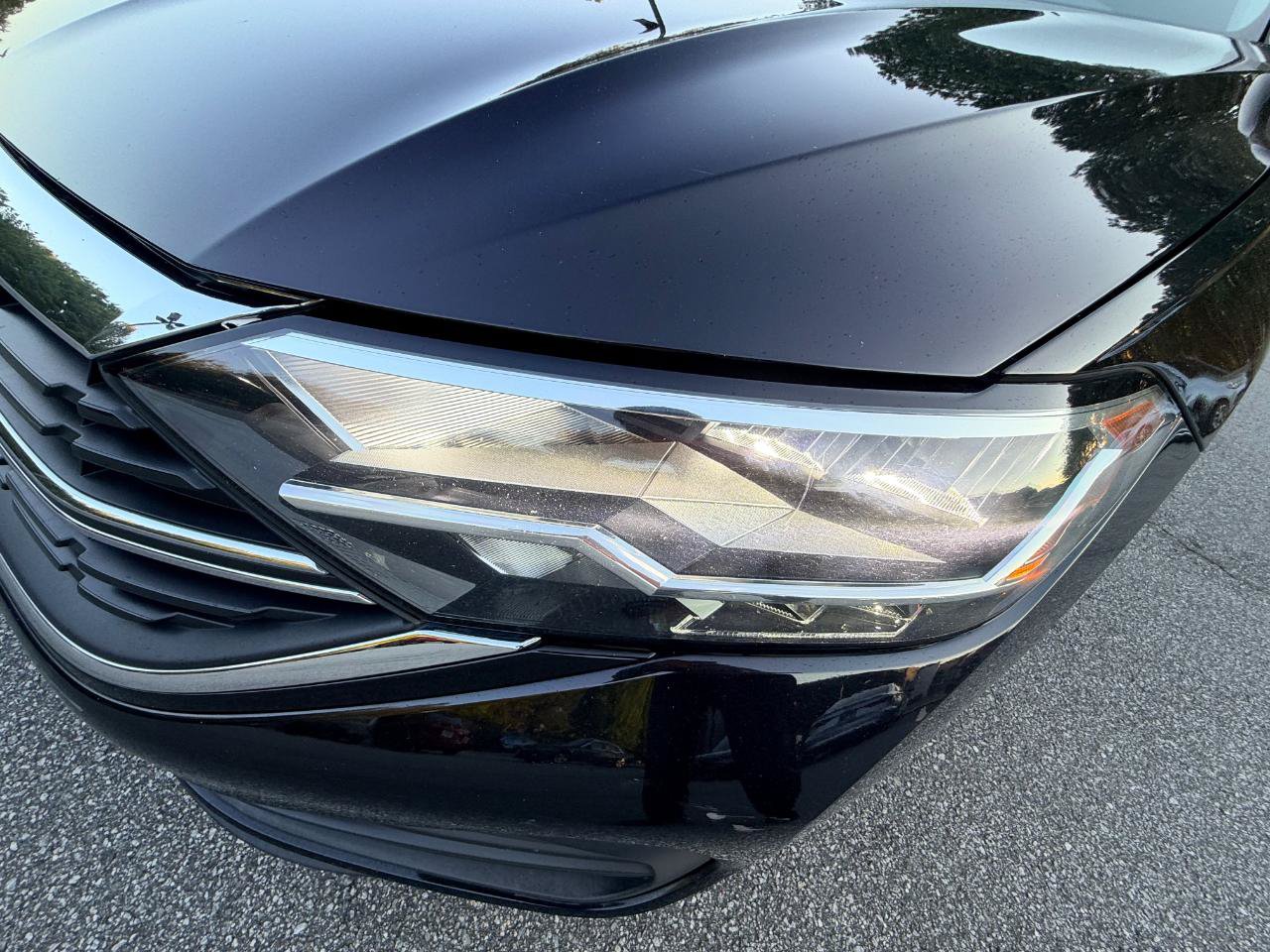 Used 2022 Volkswagen Jetta SE w/ Panoramic Sunroof Package FWD image 32