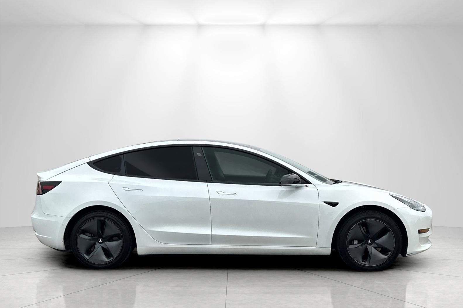 Used 2020 Tesla Model 3 Standard Range RWD image 2