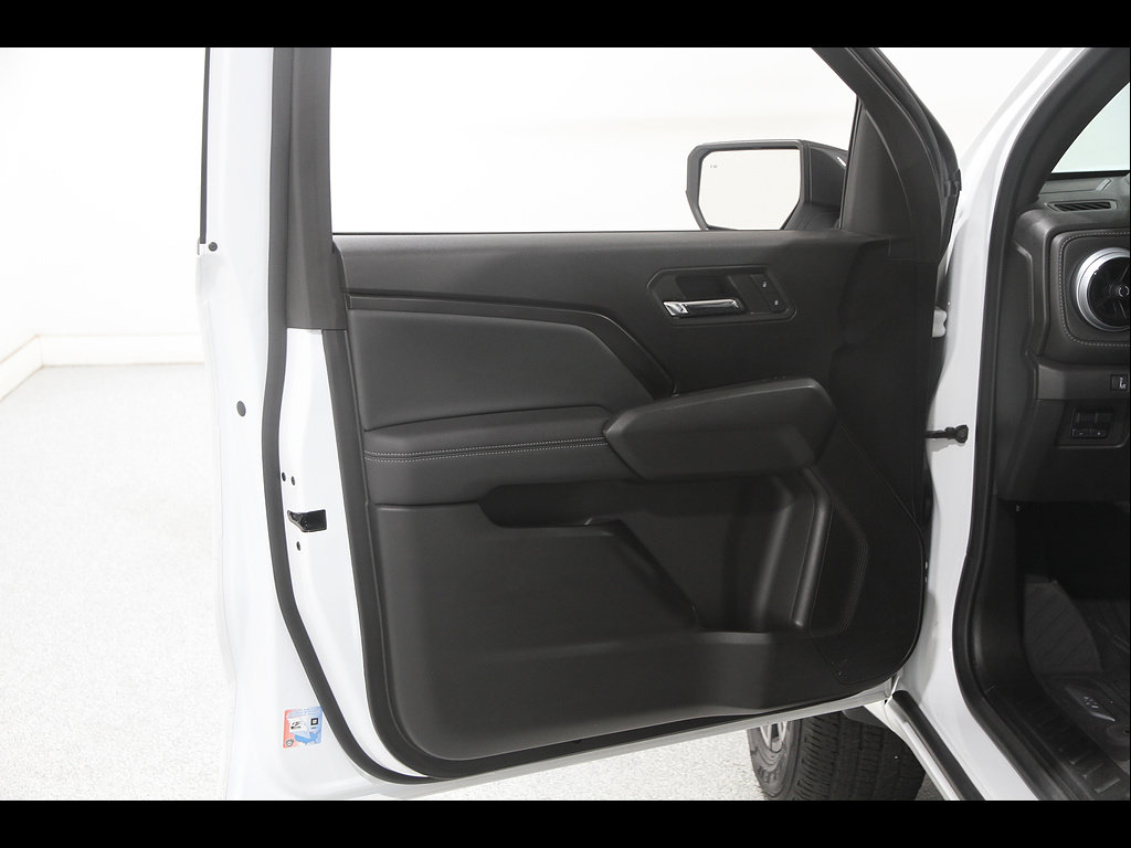 Certified 2024 Chevrolet Colorado LT w/ LT Convenience Package III AWD/4WD image 4