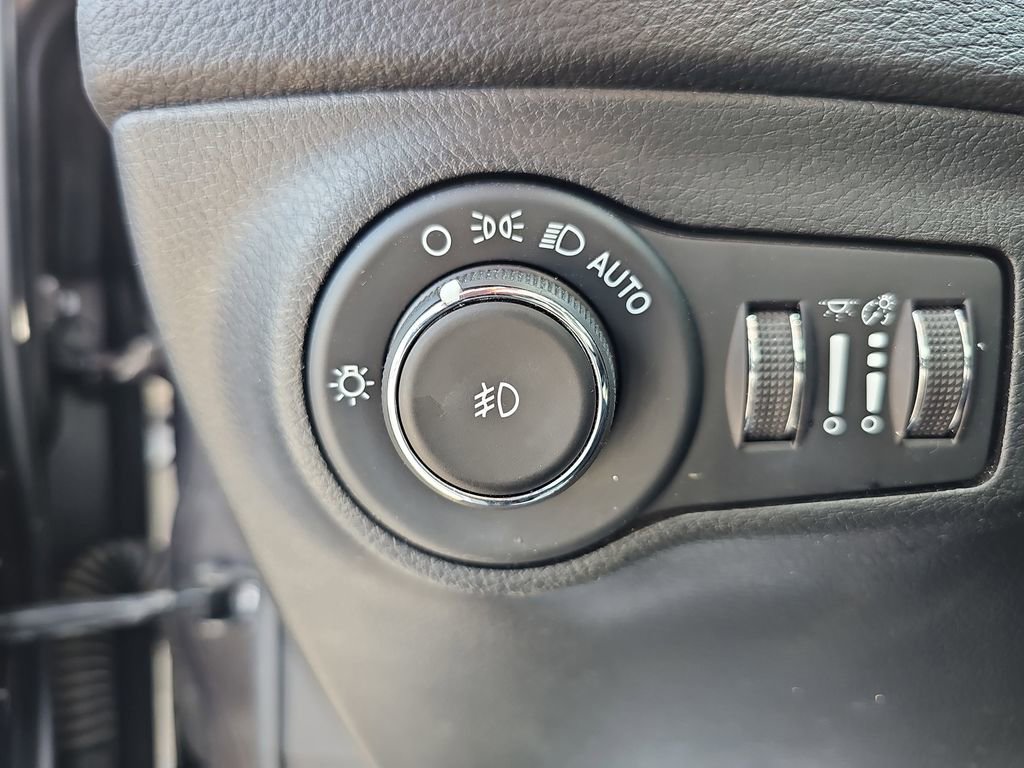 Used 2021 Jeep Compass Latitude image 28