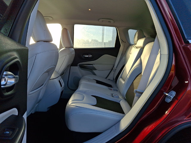 Used 2020 Jeep Cherokee Latitude Plus AWD/4WD image 13
