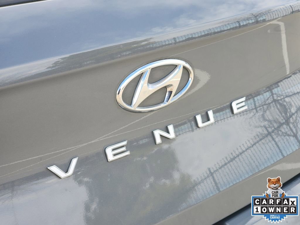 Used 2022 Hyundai Venue Limited w/ Cargo Package image 15