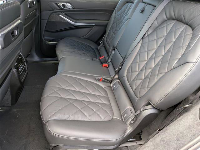 Used 2026 BMW X7 xDrive40i image 15
