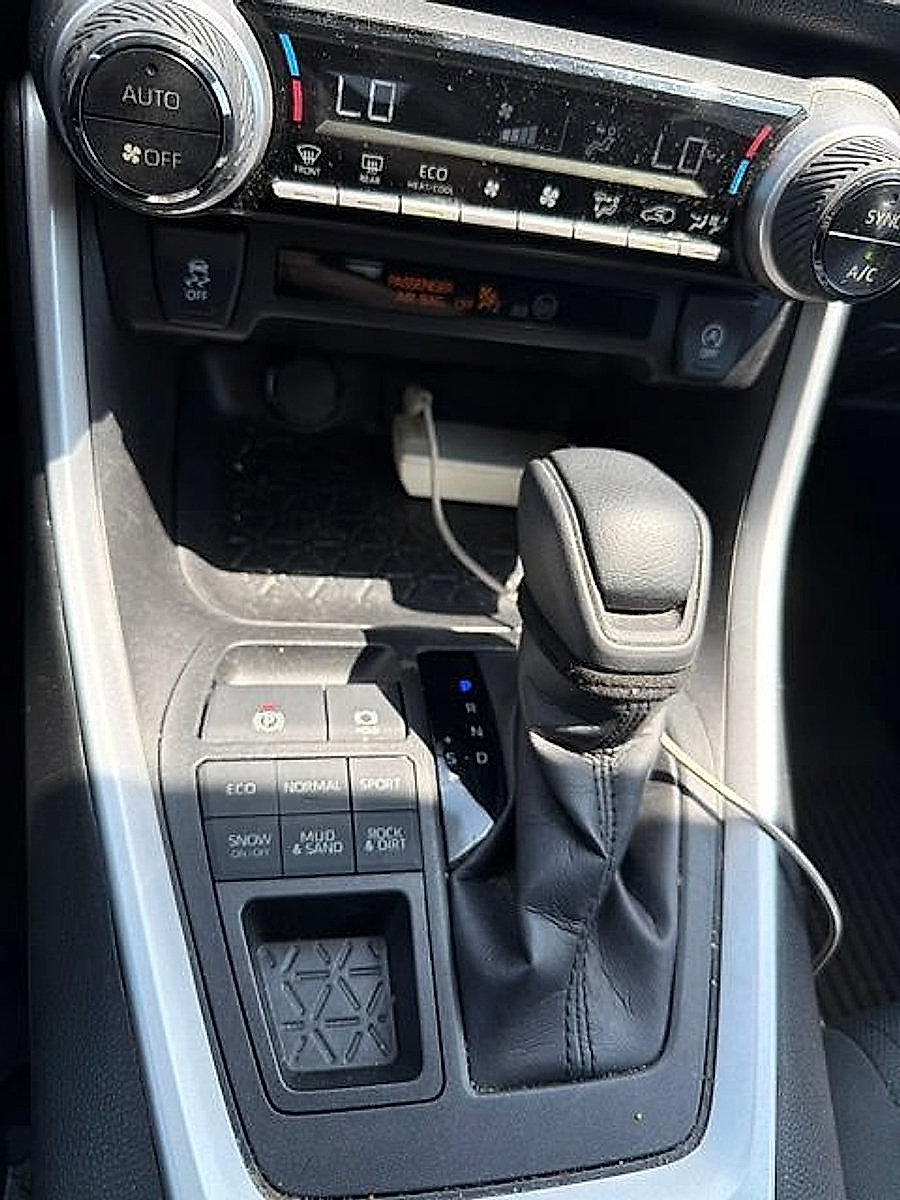 Used 2021 Toyota RAV4 XLE AWD/4WD image 16
