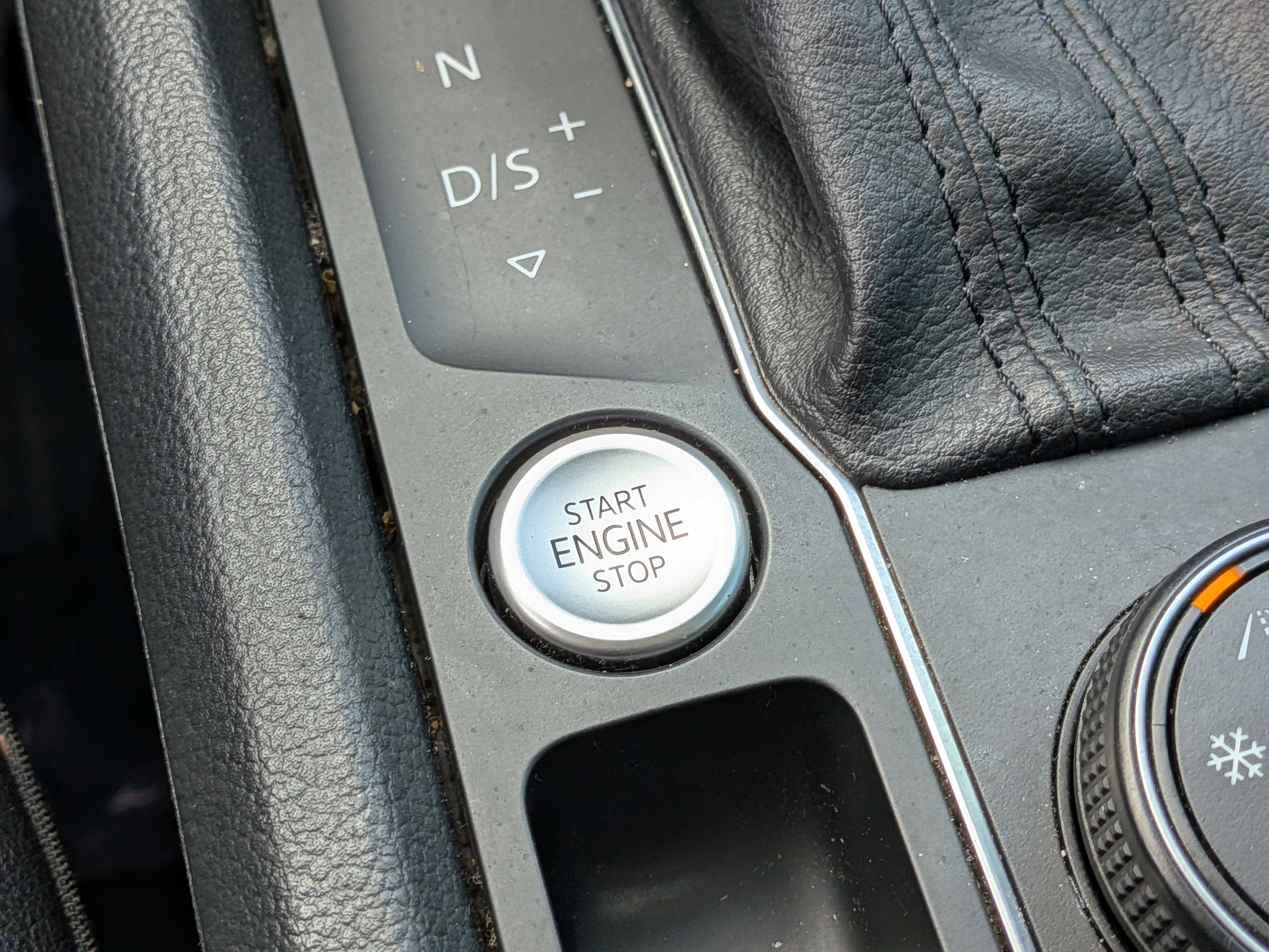 Used 2021 Volkswagen Atlas SE w/ Panoramic Sunroof Package image 30