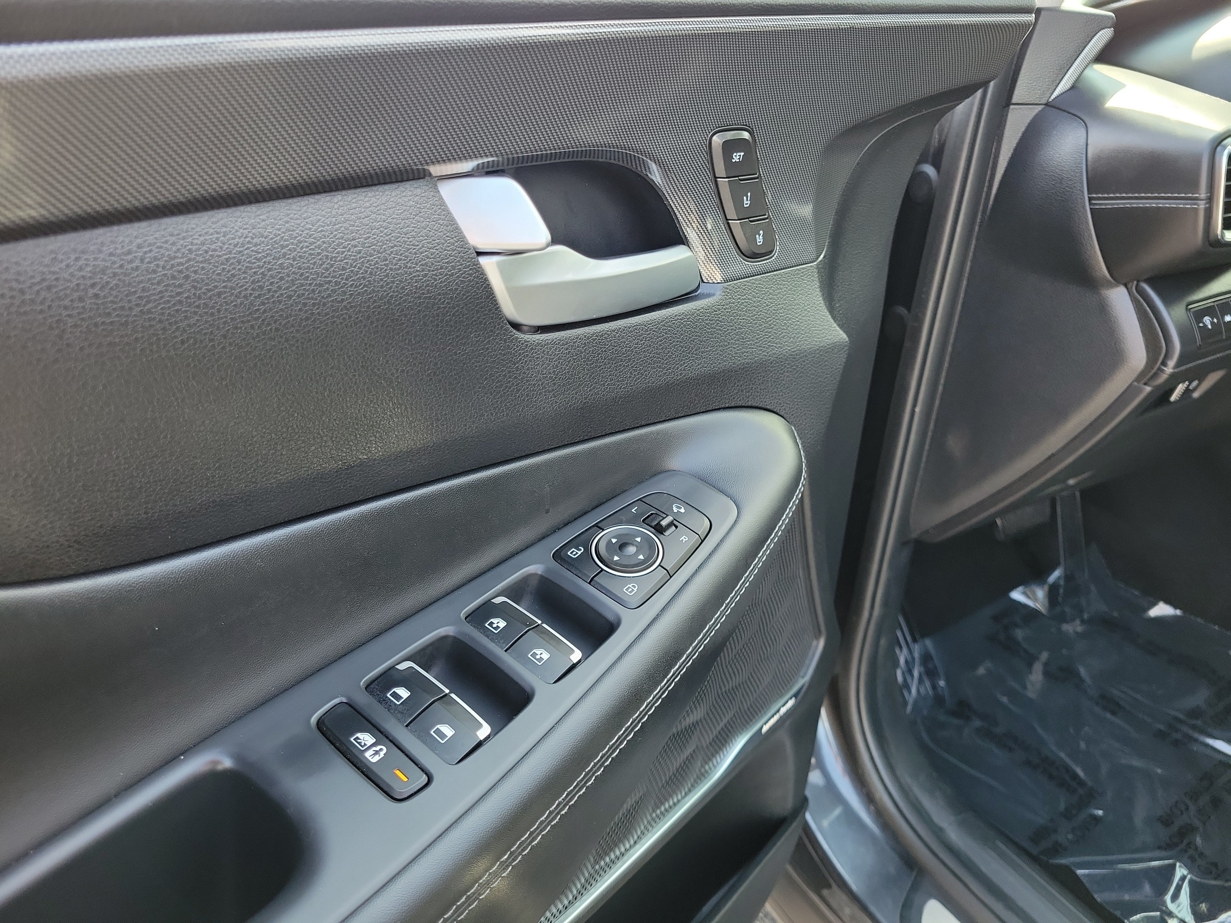 Used 2023 Hyundai Santa Fe Limited AWD/4WD image 18