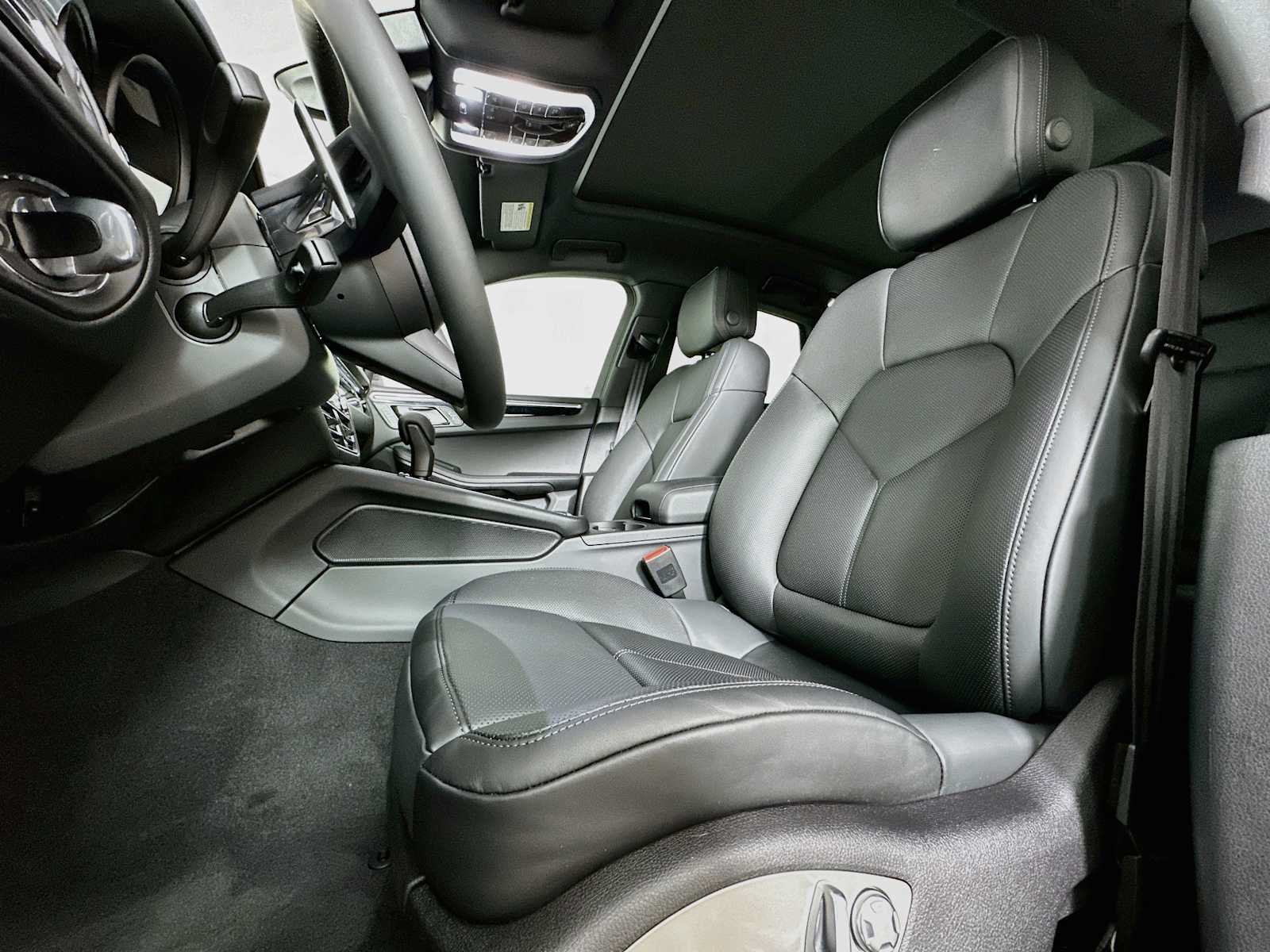 New 2026 Porsche Macan AWD/4WD image 5
