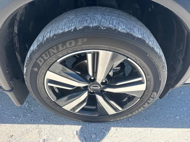 Used 2025 Nissan Rogue SL AWD/4WD image 26