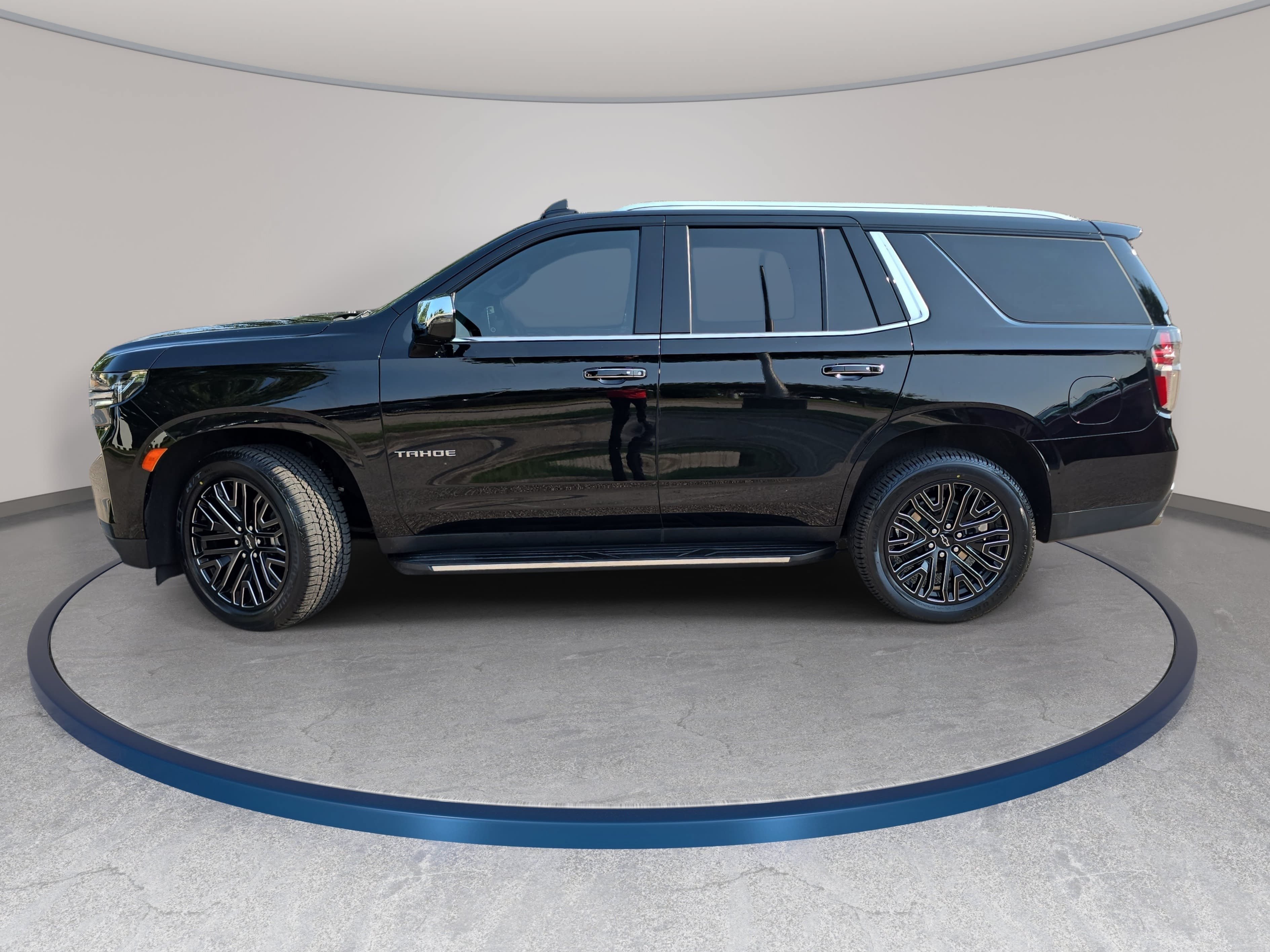 Used 2024 Chevrolet Tahoe Premier AWD/4WD image 8