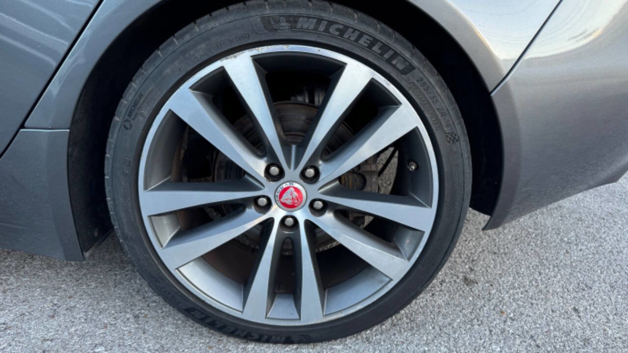 Used 2017 Jaguar XE Prestige image 28