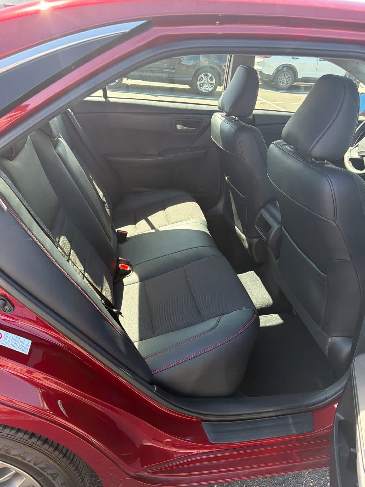 Used 2017 Toyota Camry SE w/ Moonroof Package FWD image 5