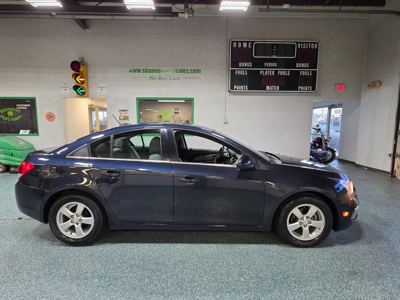 Used 2016 Chevrolet Cruze LT w/ Technology Package image 5