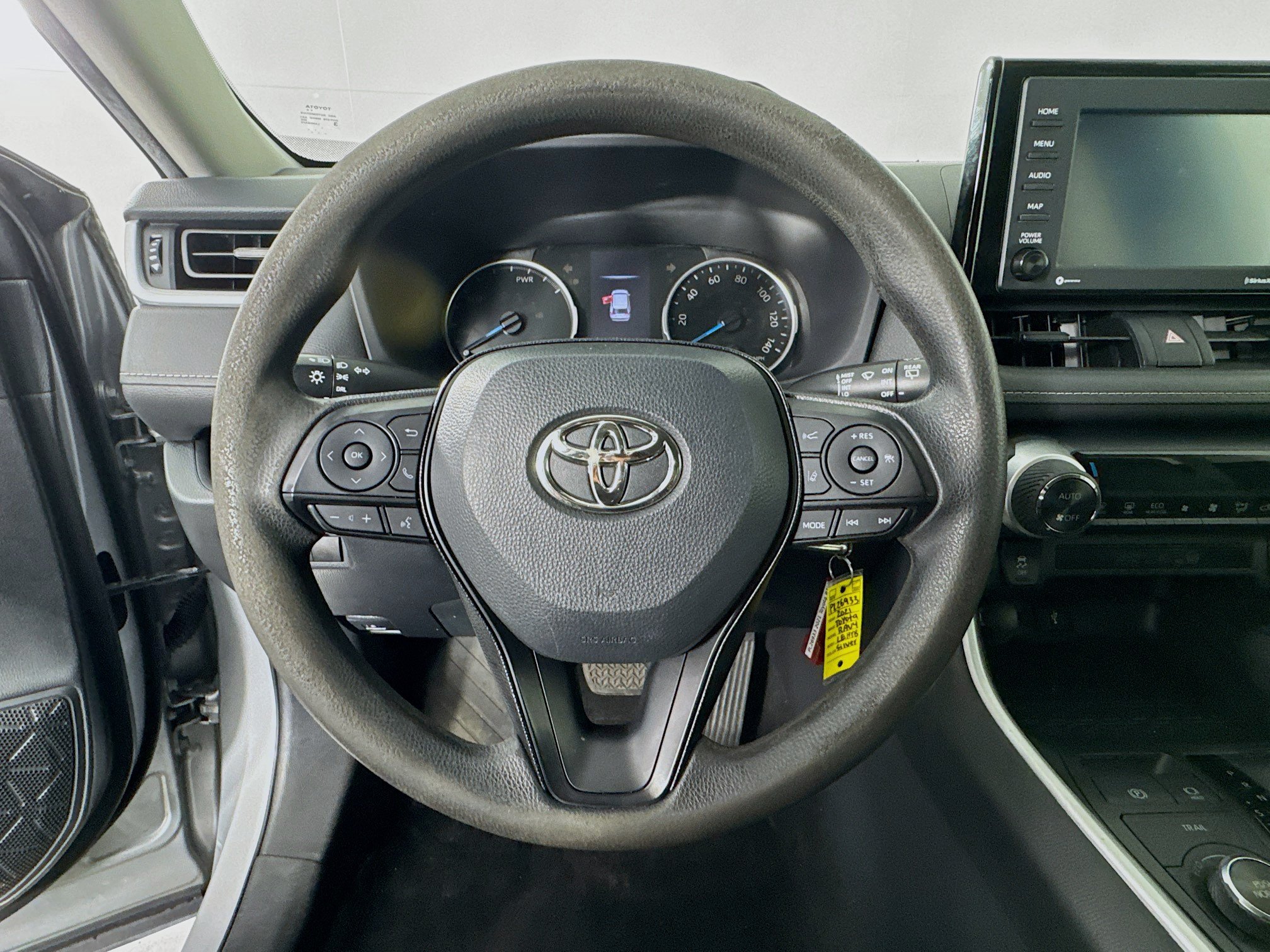 Used 2021 Toyota RAV4 LE AWD/4WD image 11