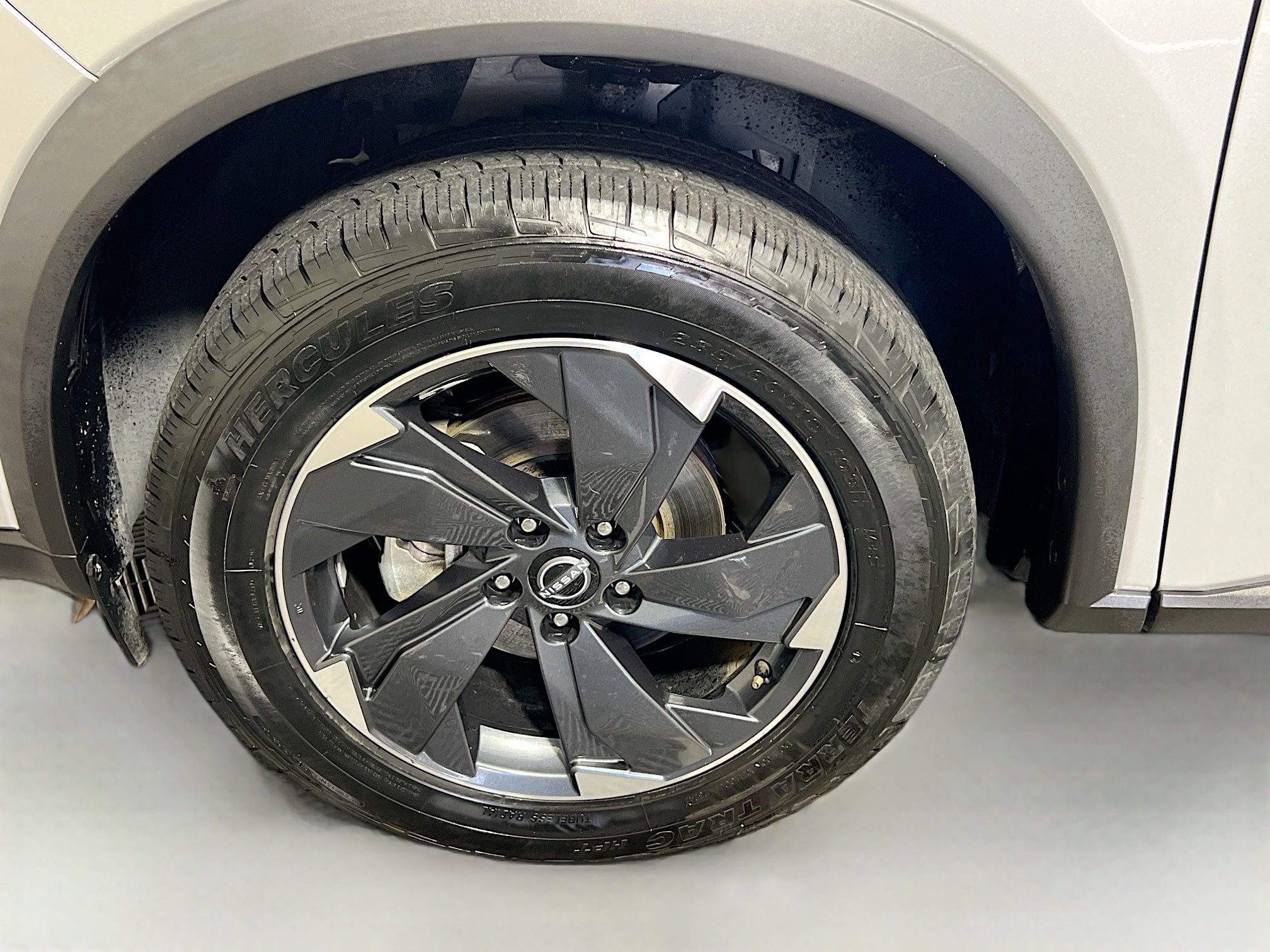 Used 2024 Nissan Rogue SV image 13