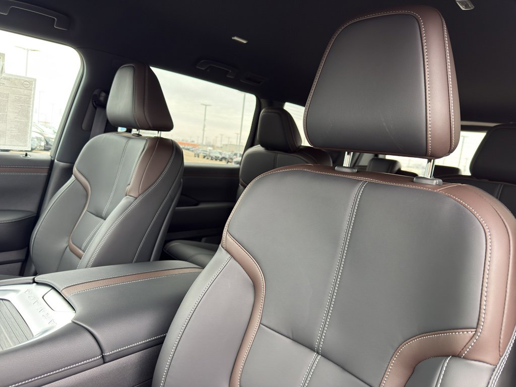 New 2026 Nissan Armada SL w/ Captain's Chari Seat Package image 27