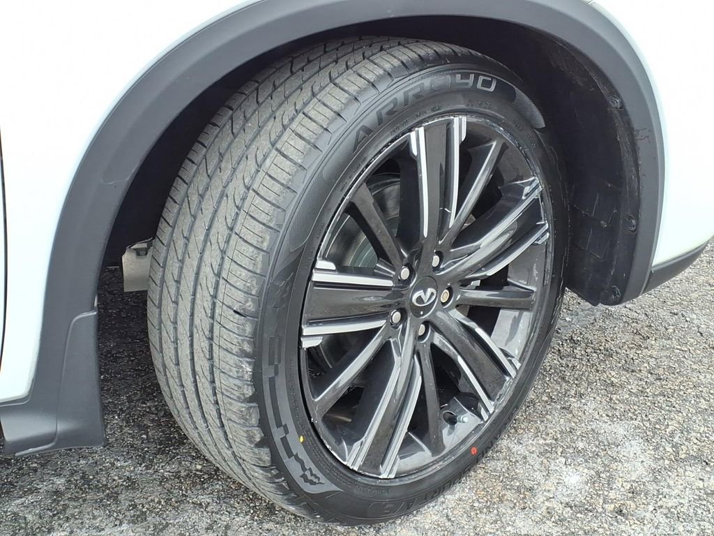 Used 2023 INFINITI QX50 Sensory image 4