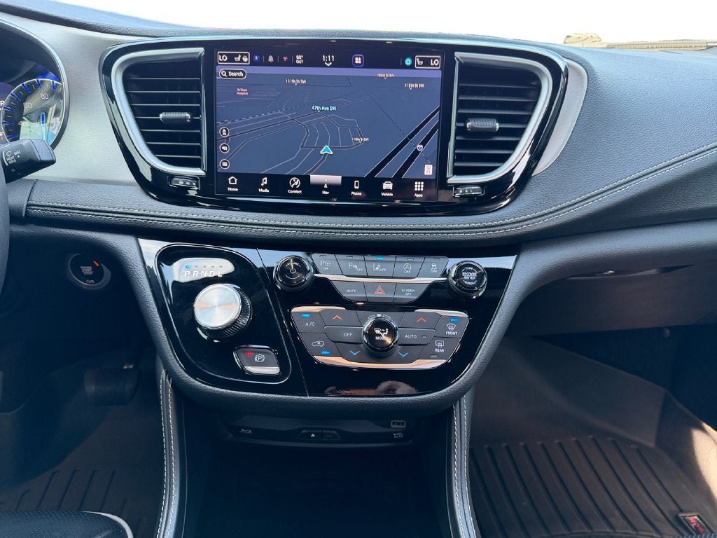 Used 2024 Chrysler Pacifica Limited w/ Uconnect Theater Family Group AWD/4WD image 12