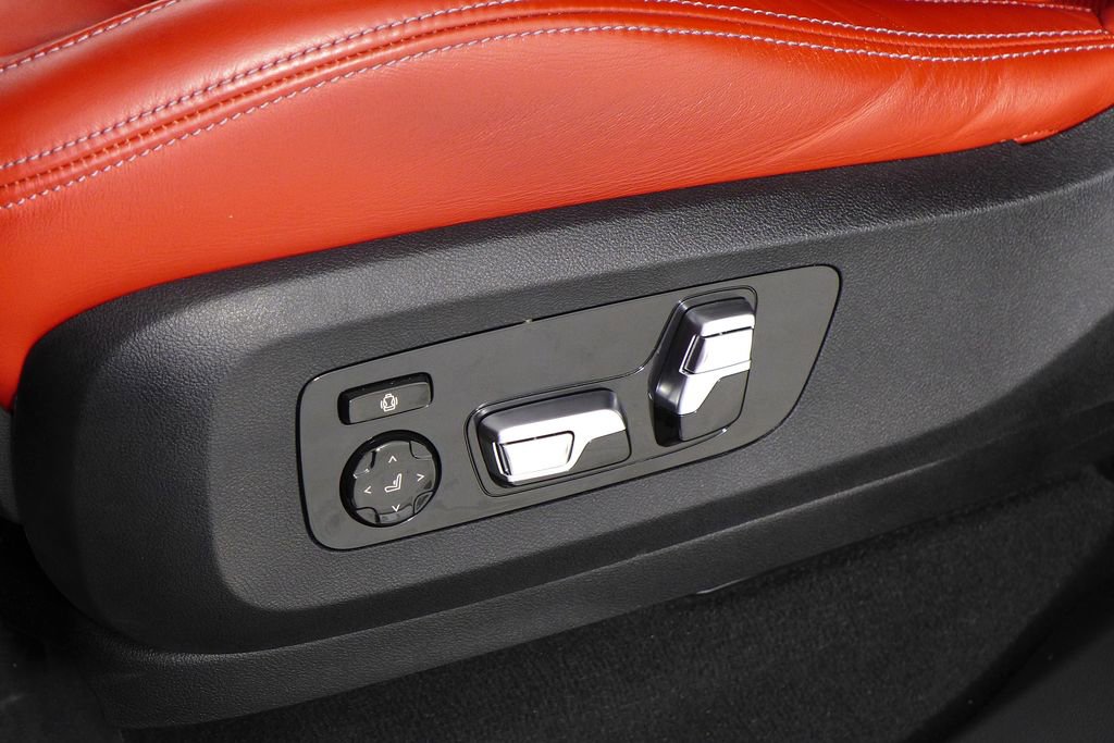 Used 2024 BMW X5 M Competition w/ Executive Package image 22