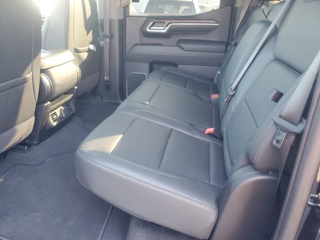 Used 2025 GMC Sierra 1500 SLT image 10