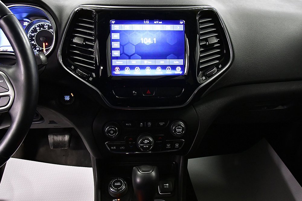 Used 2019 Jeep Cherokee Limited image 24