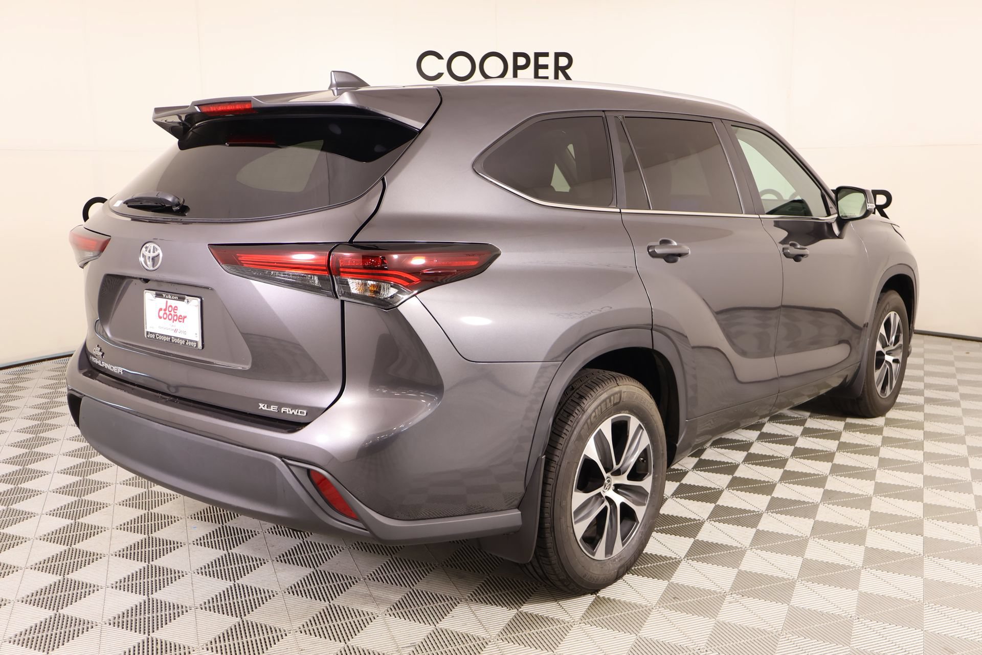 Used 2024 Toyota Highlander XLE AWD/4WD image 22