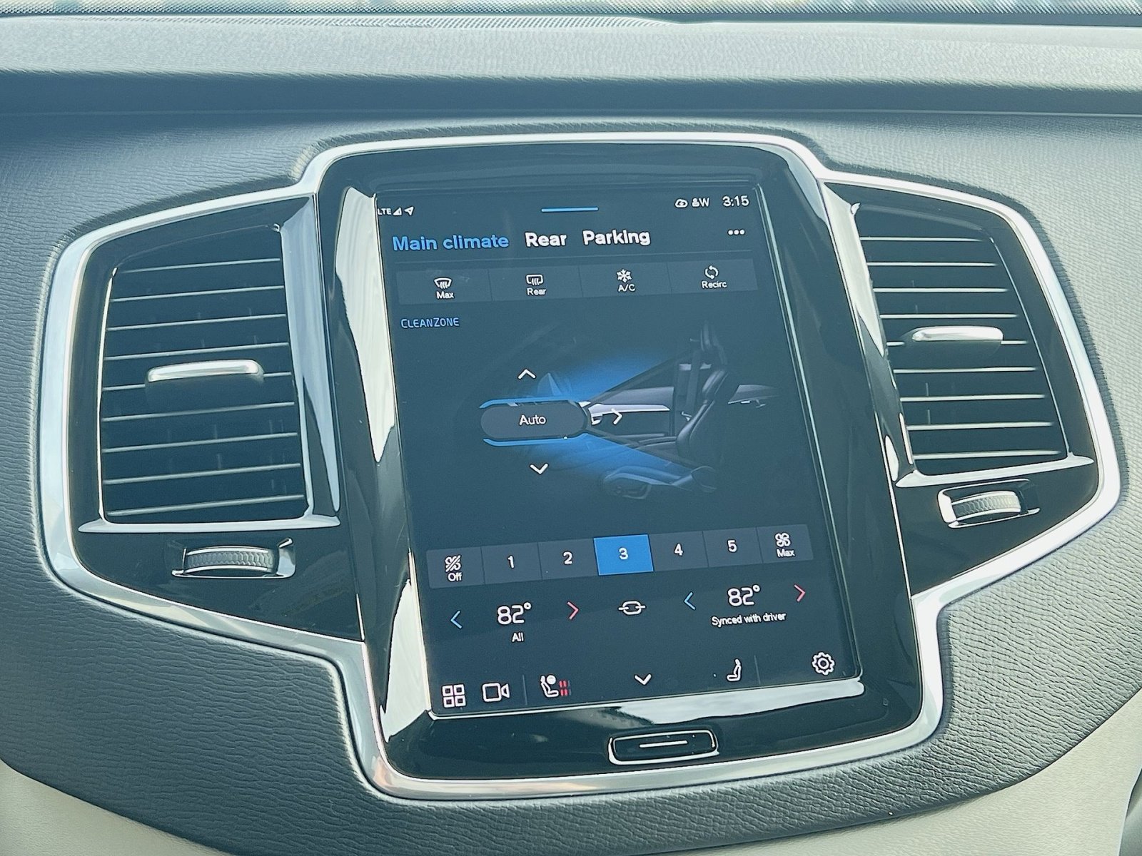 Certified 2023 Volvo XC90 B6 Plus w/ Protection Package Premier image 21