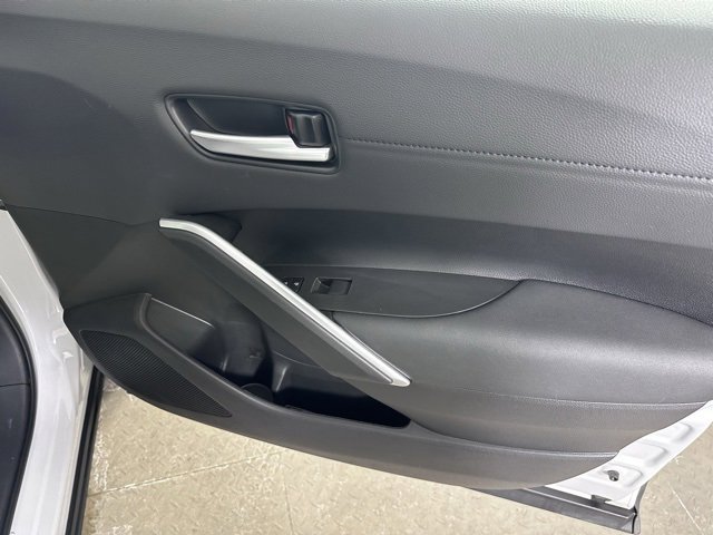 Used 2022 Toyota Corolla Cross XLE w/ Convenience Package image 9