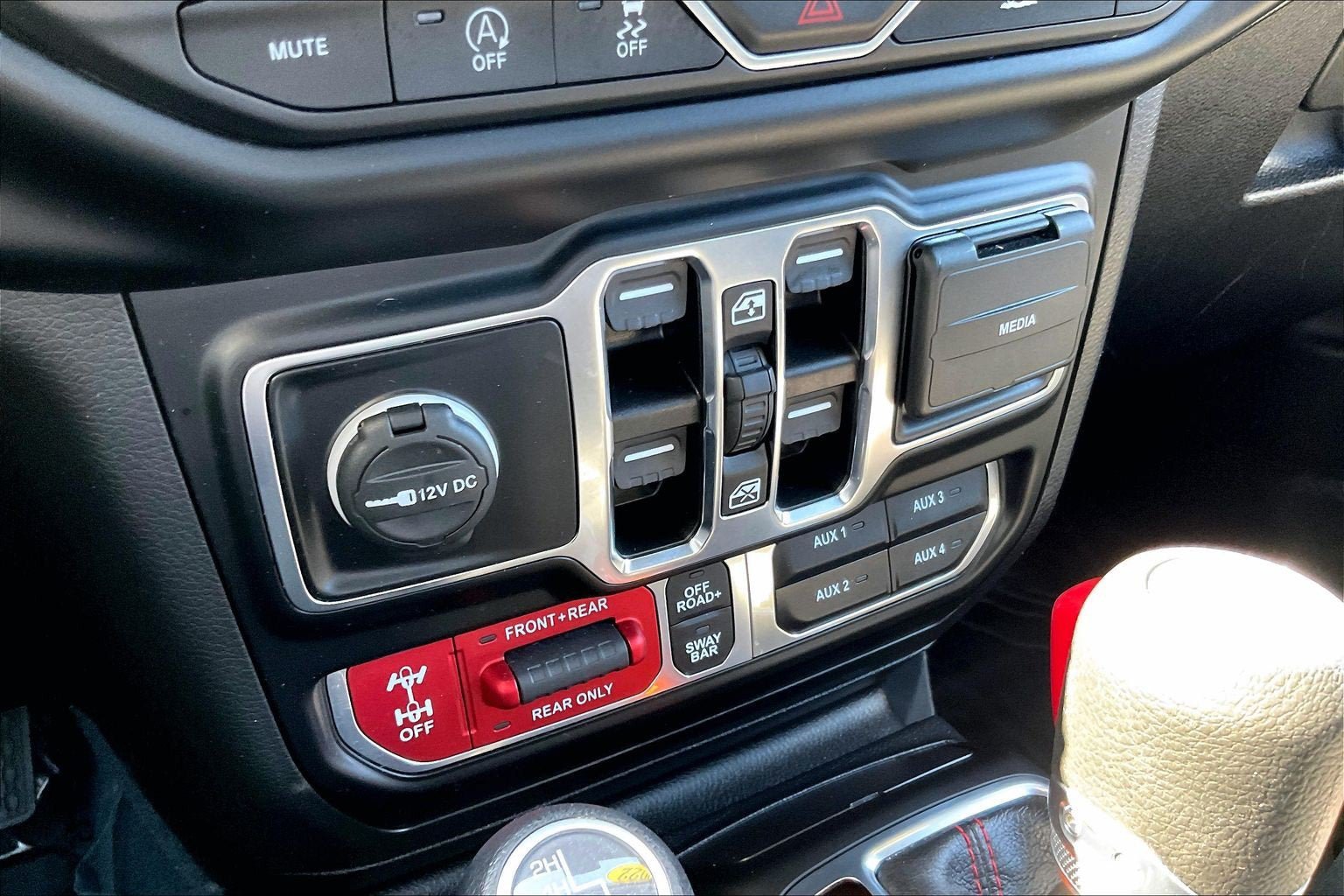 Used 2022 Jeep Wrangler Unlimited Rubicon AWD/4WD image 24