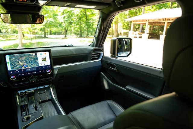 Used 2024 Lexus GX 550 w/ Cold Area Package AWD/4WD image 19