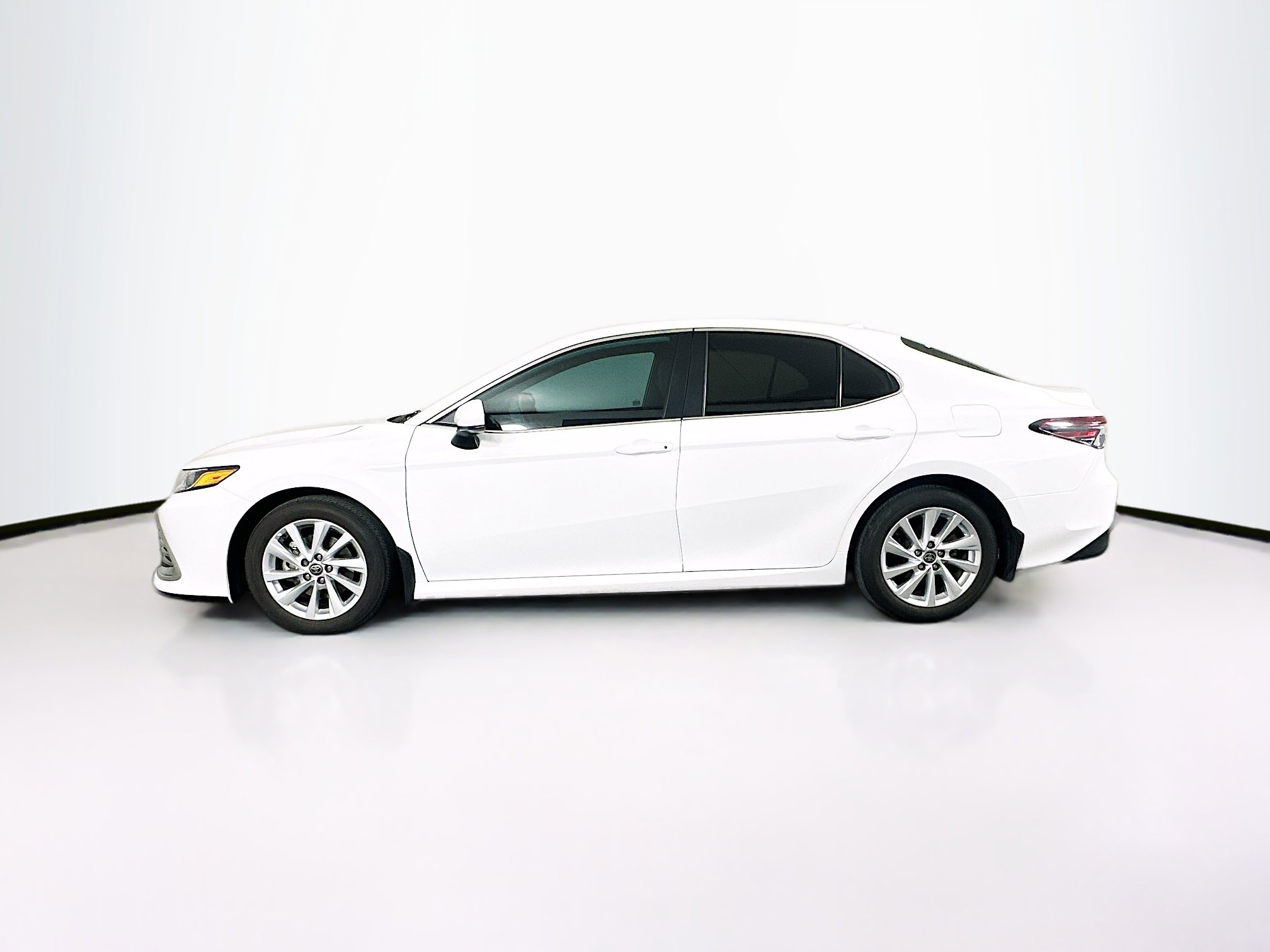 Used 2023 Toyota Camry LE FWD image 4