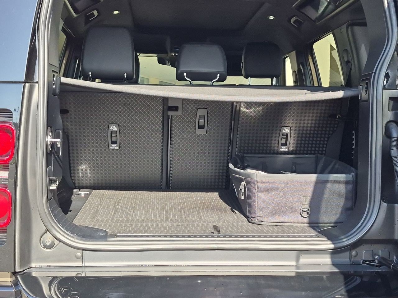 Certified 2024 Land Rover Defender 110 X-Dynamic SE AWD/4WD image 24