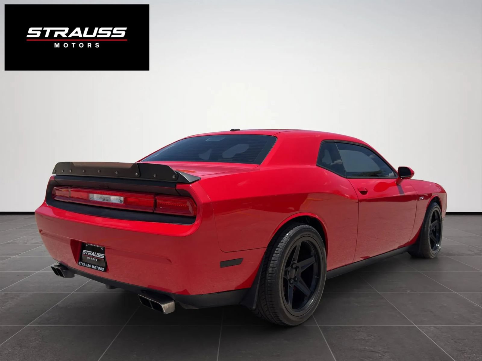 Used 2014 Dodge Challenger SRT8 Core RWD image 9