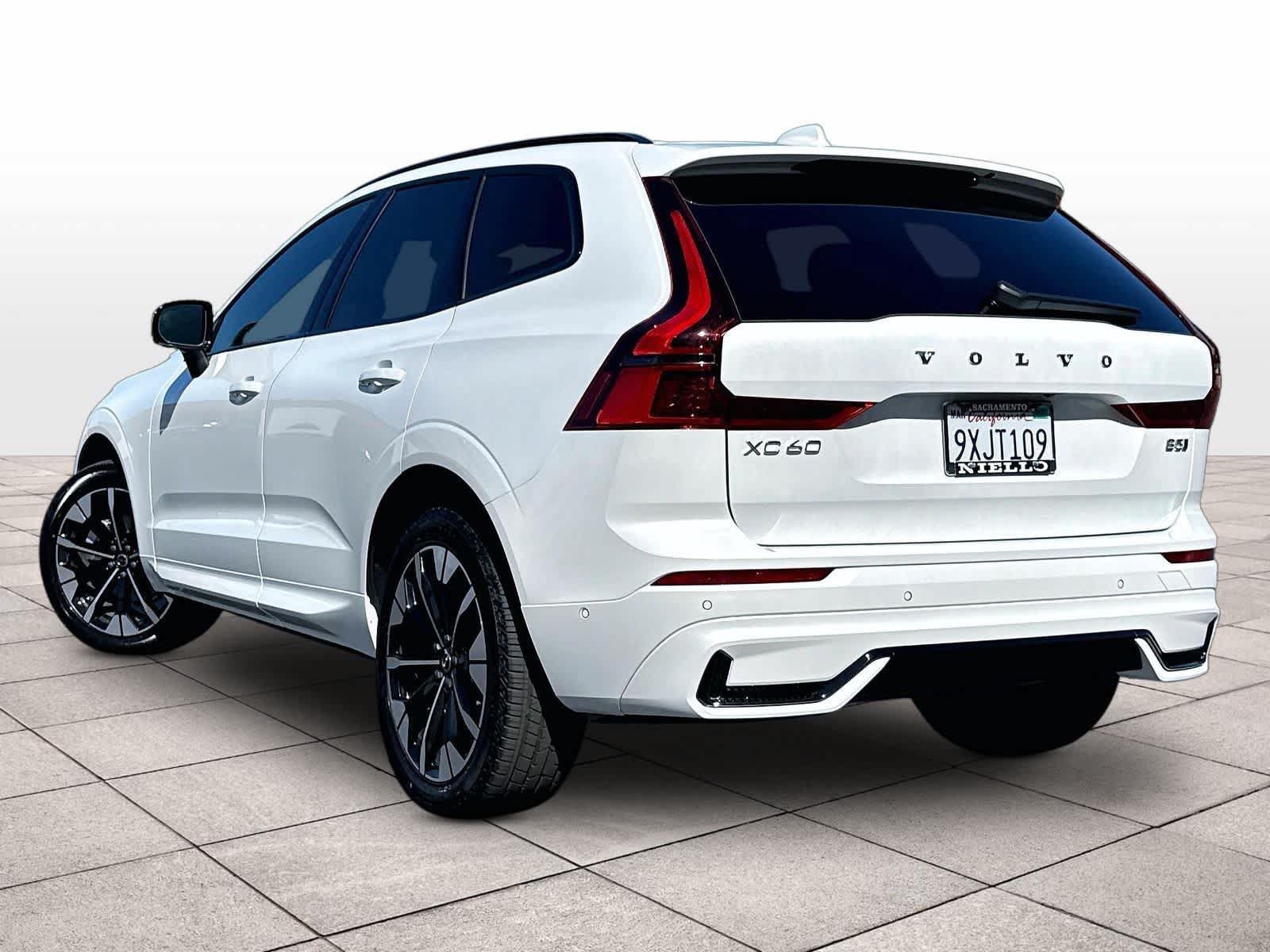 Used 2026 Volvo XC60 B5 Plus w/ Climate Package PRO AWD/4WD image 15