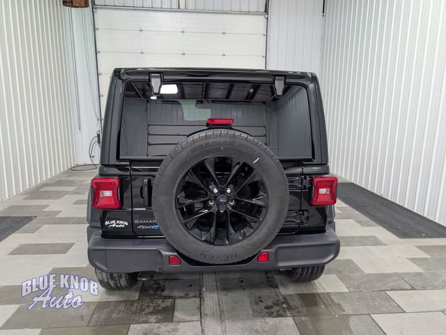Used 2025 Jeep Wrangler Unlimited Sahara AWD/4WD image 3