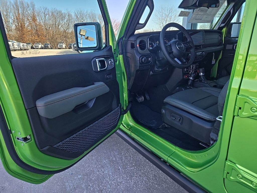 New 2026 Jeep Gladiator Mojave w/ Safety Group AWD/4WD image 33